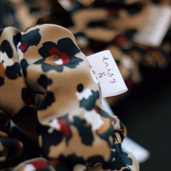 Daisy & Jane Signature Scrunchie - Picture 3 of 5